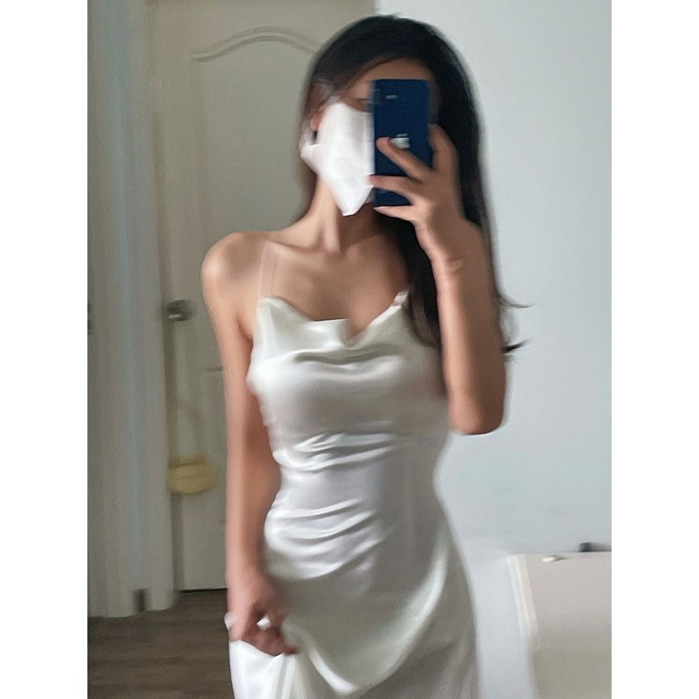 Red French high-end ceruk desain gaun satin gaun selempang wanita musim semi dan musim panas gaya asing pakaian dalam rok panjang awal musim semi