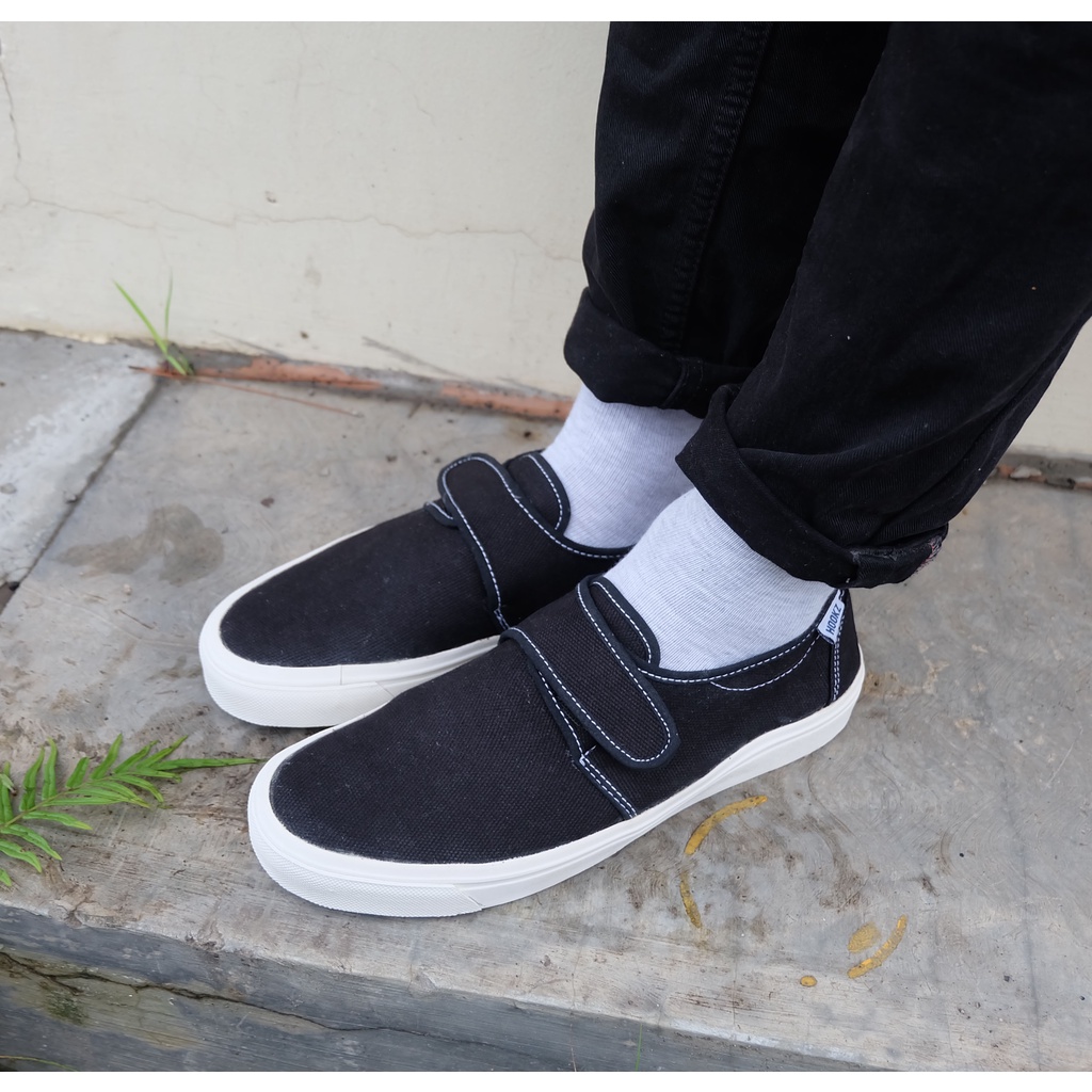 HOOKZ.INC - SEPATU SLIP ON NORTH VLCRO BW | NORTH | BLACK WHITE | VLCRO | ORIGINAL 100%