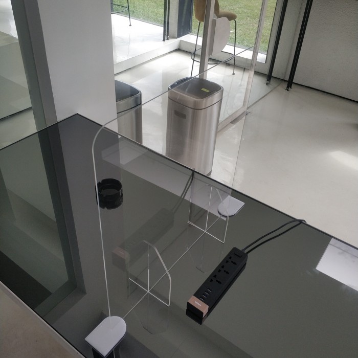 pembatas akrilik 3mm,partisi ruangan ,sekat akrilik,pembatas ruangan.