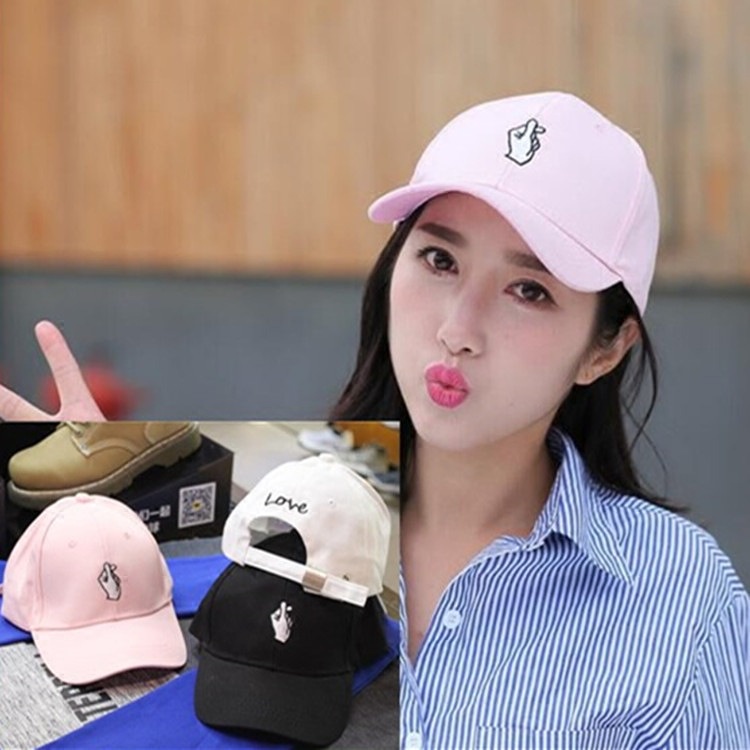 PROMO TOPI WANITA ALA KOREA DENGAN MOTIF LOVE