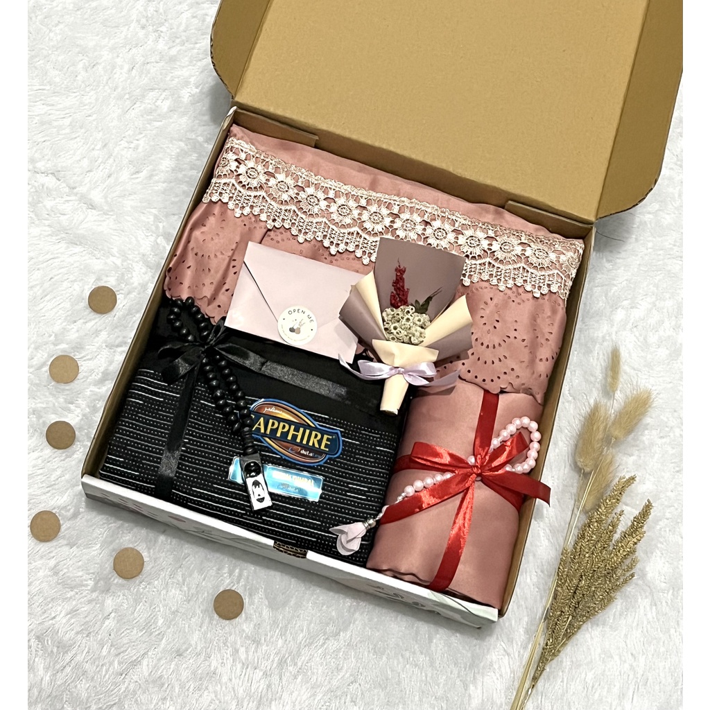 hampers couple premium idul fitri lebaran wedding mukena al mecca sarung sapphire tasbih
