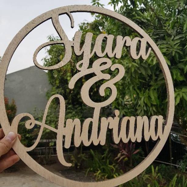 BACKDROP LINGKARAN KAYU NAMA DEKORASI WEDDING INISIAL LAMARAN PERNIKAHAN PAPAN DINDING ROUND MPM15