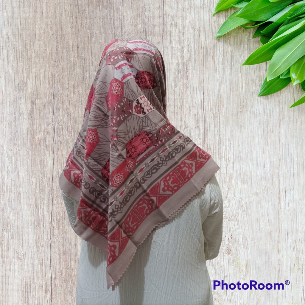 KARIMAKE - HIJAB Segi Empat Motif Isyana Printing Lc