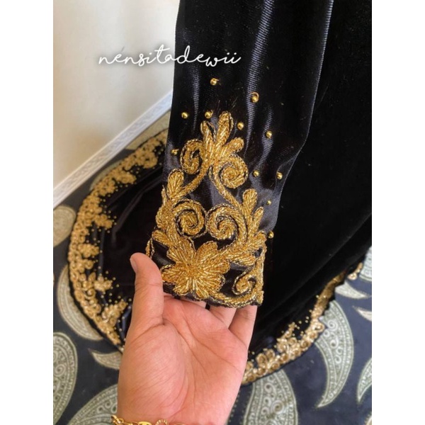 Kebaya Bludru Pengantin, Look Modern &amp; Elegan - M6