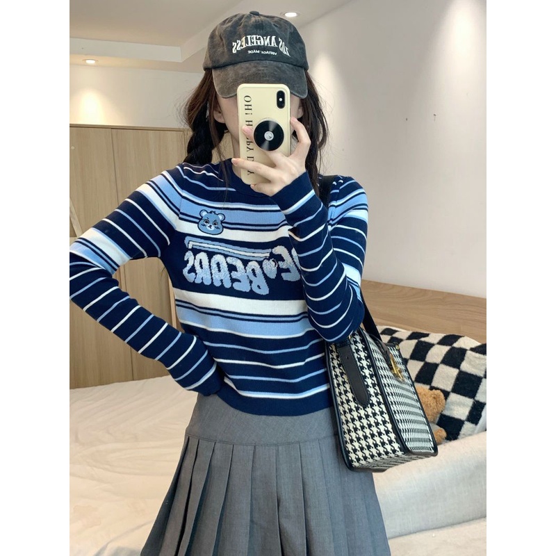 Red Kumikumi design sense bear bordir penurun usia sweater wanita musim gugur tipis pendek leher bulat lengan panjang top