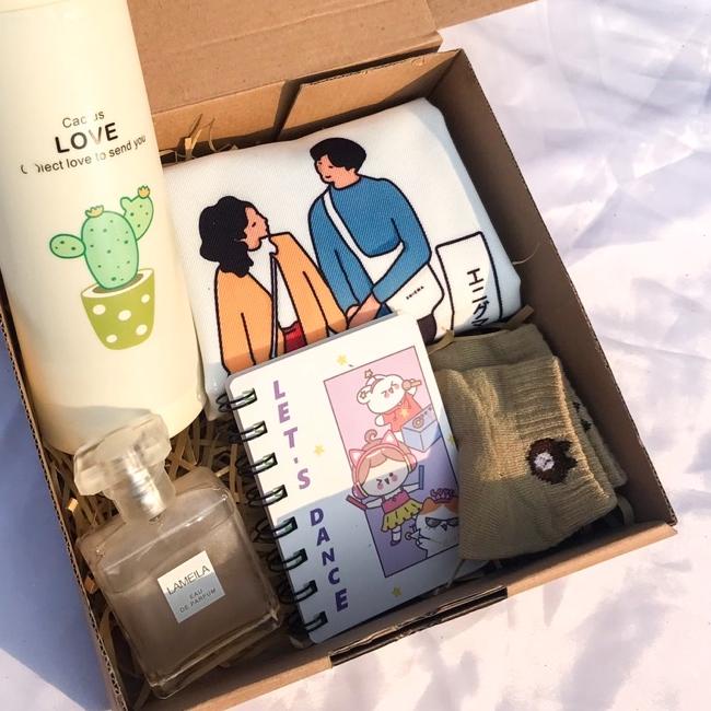 

☚ GIFT BOX TOTE BAG / KADO CEWEK / KADO PACAR / KADO WISUDA / HAMPERS TOTEBAG BOTOL MINUM HADIAH ➯