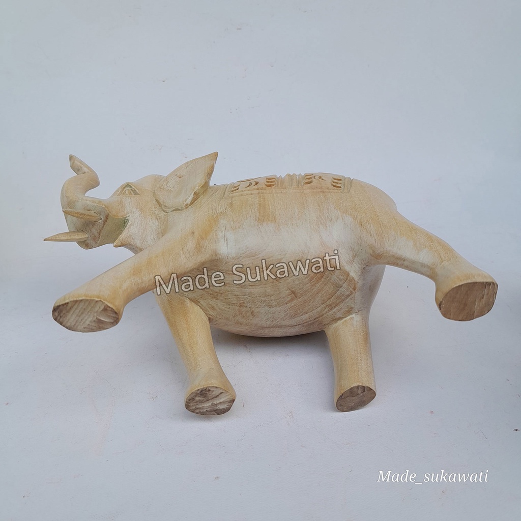 Patung kayu gajah berjalan Panjang 20cm tinggi 15cm kerajinan tangan ukiran handmade bali