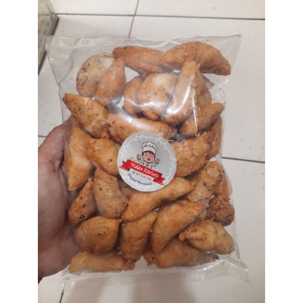 

pastel kering isi abon / 250 gram