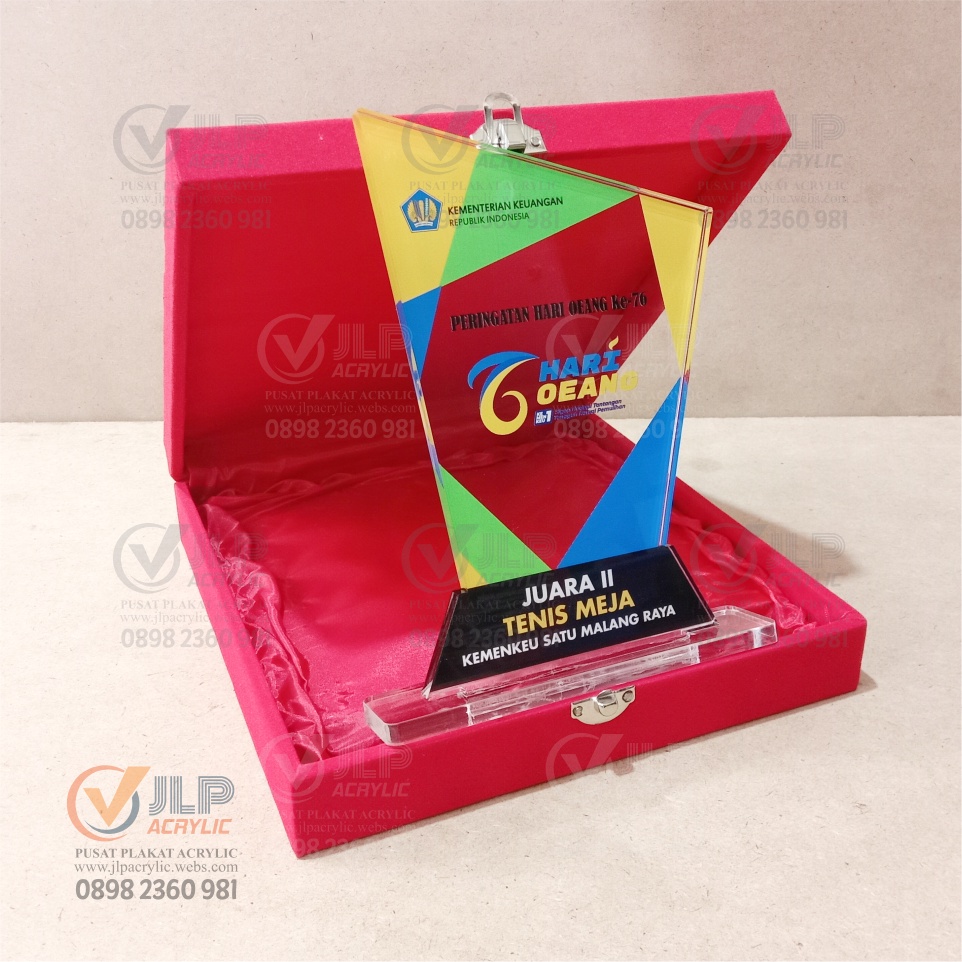 PLAKAT PLUS BOX, PLAKAT CUSTOM, PLAKAT PENGHARGAAN, PLAKAT WISUDA, PLAKAT MURAH, PLAKAT AKRILIK, PLA