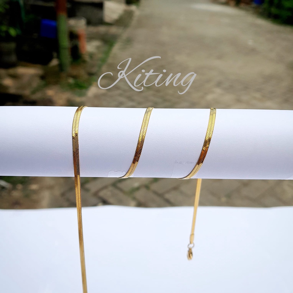 KALUNG TITANIUM ANTIKARAT WANITA PRIA IMPORT LUAR NEGRI