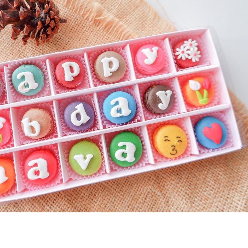 

☞ MACARON GIFT 18PCS ✸