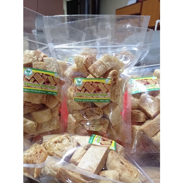 

Ikahu Asin/Ikan Asin Kulit Tahu Vegan-Vegetarian/Kulit Tahu Asin /100Gram
