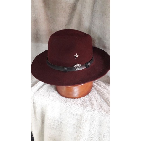 topi fedora maroon