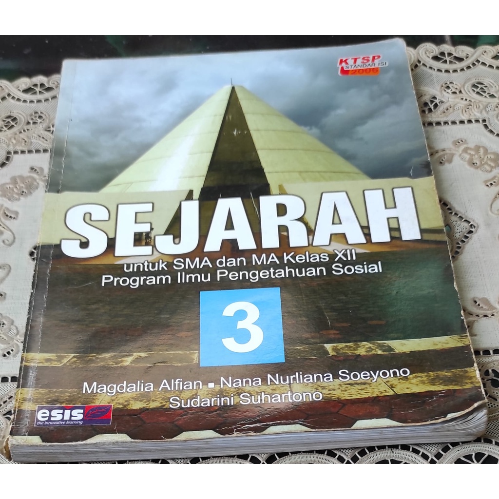 Buku Sejarah SMA ESIS kelas XII -  Magdalia Alfian, Dkk.