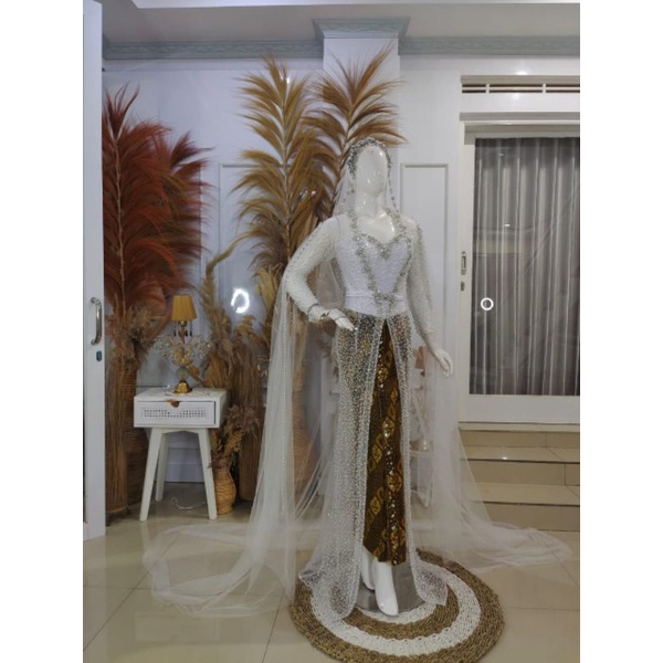 Kebaya putih akad nikah mewah