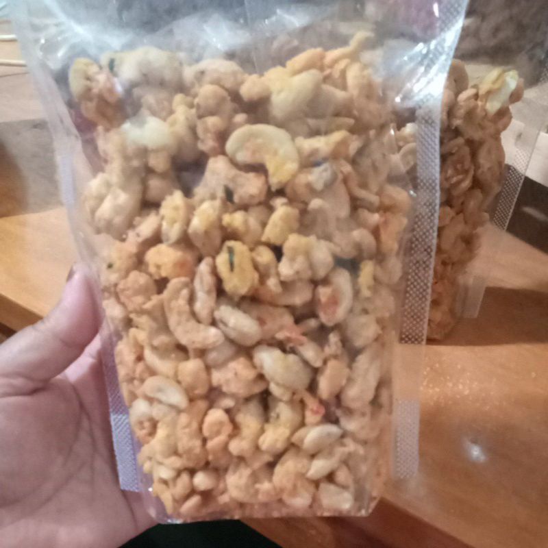 

kacang Mede crispy belah pedas 250gram