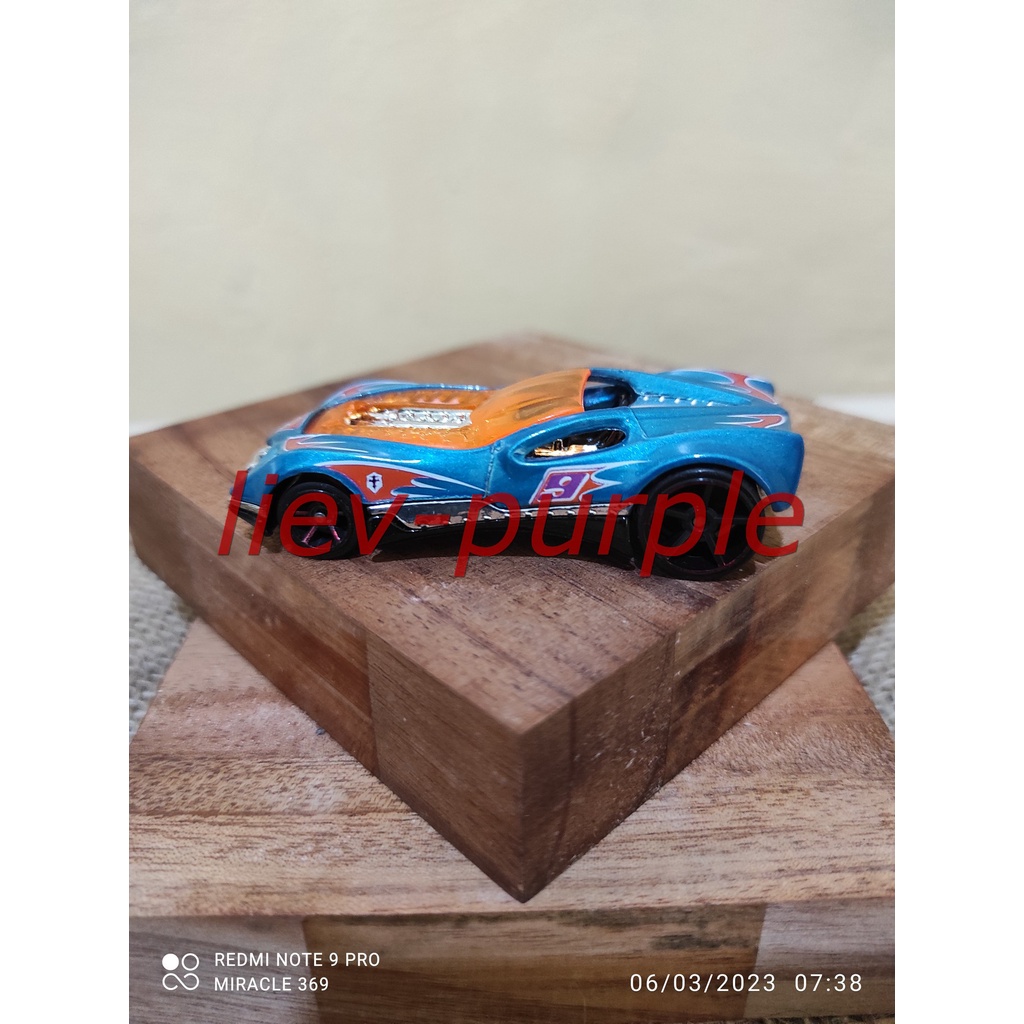 mobil mainan HotWheels original