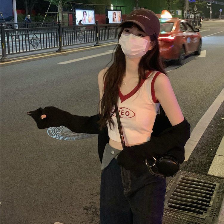 Red Mengenakan ceruk desain wanita kamisol kecil super panas