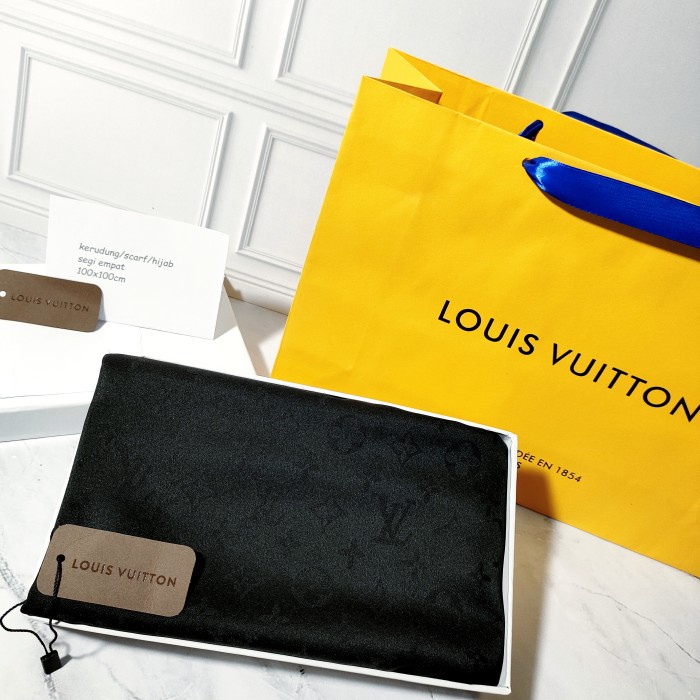 TERMURAH HIJAB & KERUDUNG SEGI EMPAT SCARF L0211V IMPORT - Hitam