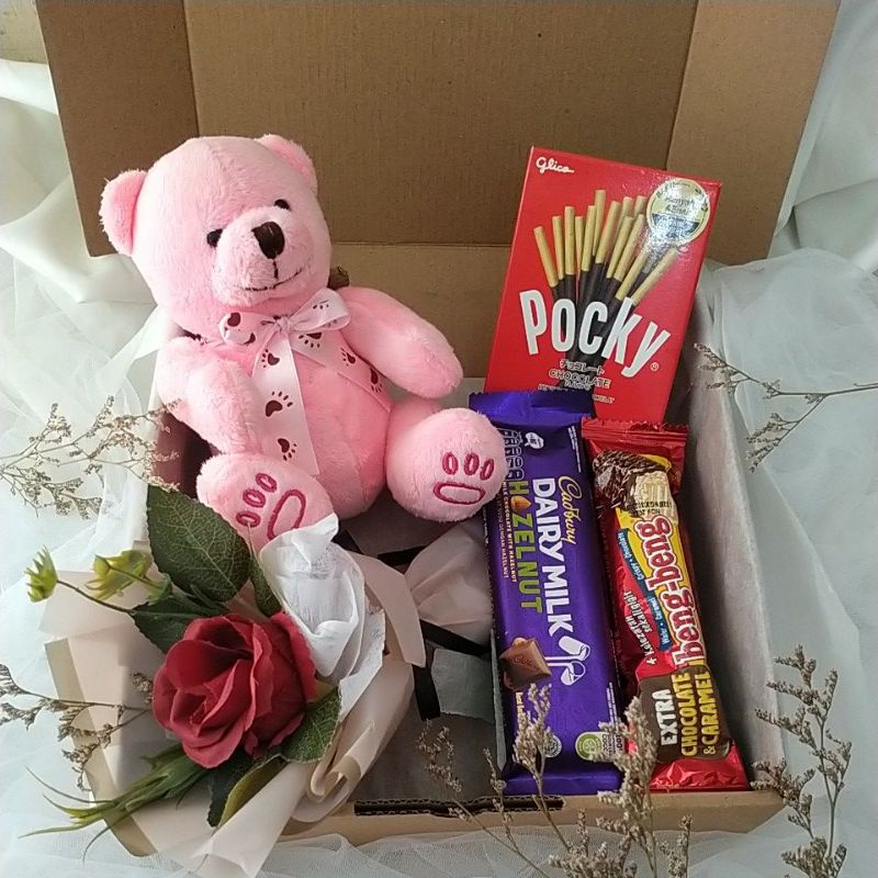 

Hampers wisuda/hampers snack/Snack box/ulang tahun/anniversary