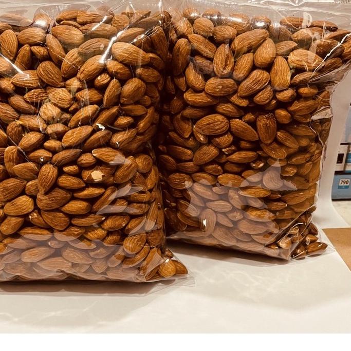 

☻ ALMOND KUPAS PANGGANG 1 KG TANPA GARAM DAN MSG UTUH ❂