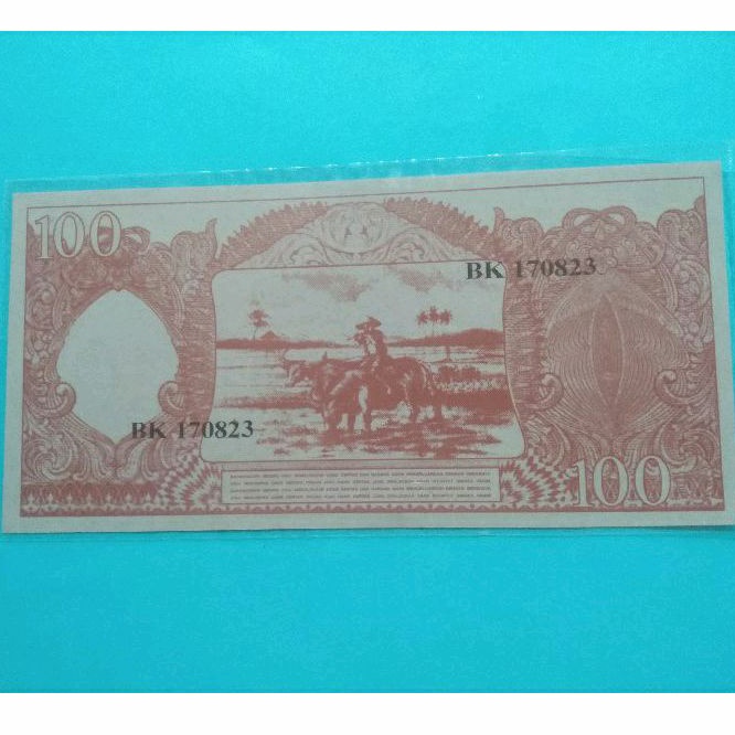 Uang Sukarno Bisa melengkung Warnanya merah