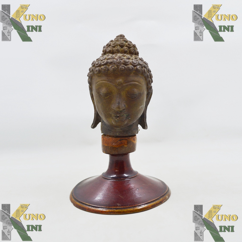 PATUNG KEPALA BUDHA.