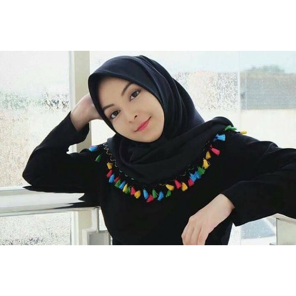 Hijab Segi Empat Polos Voal Renda Tassel Pompom Warna Warni