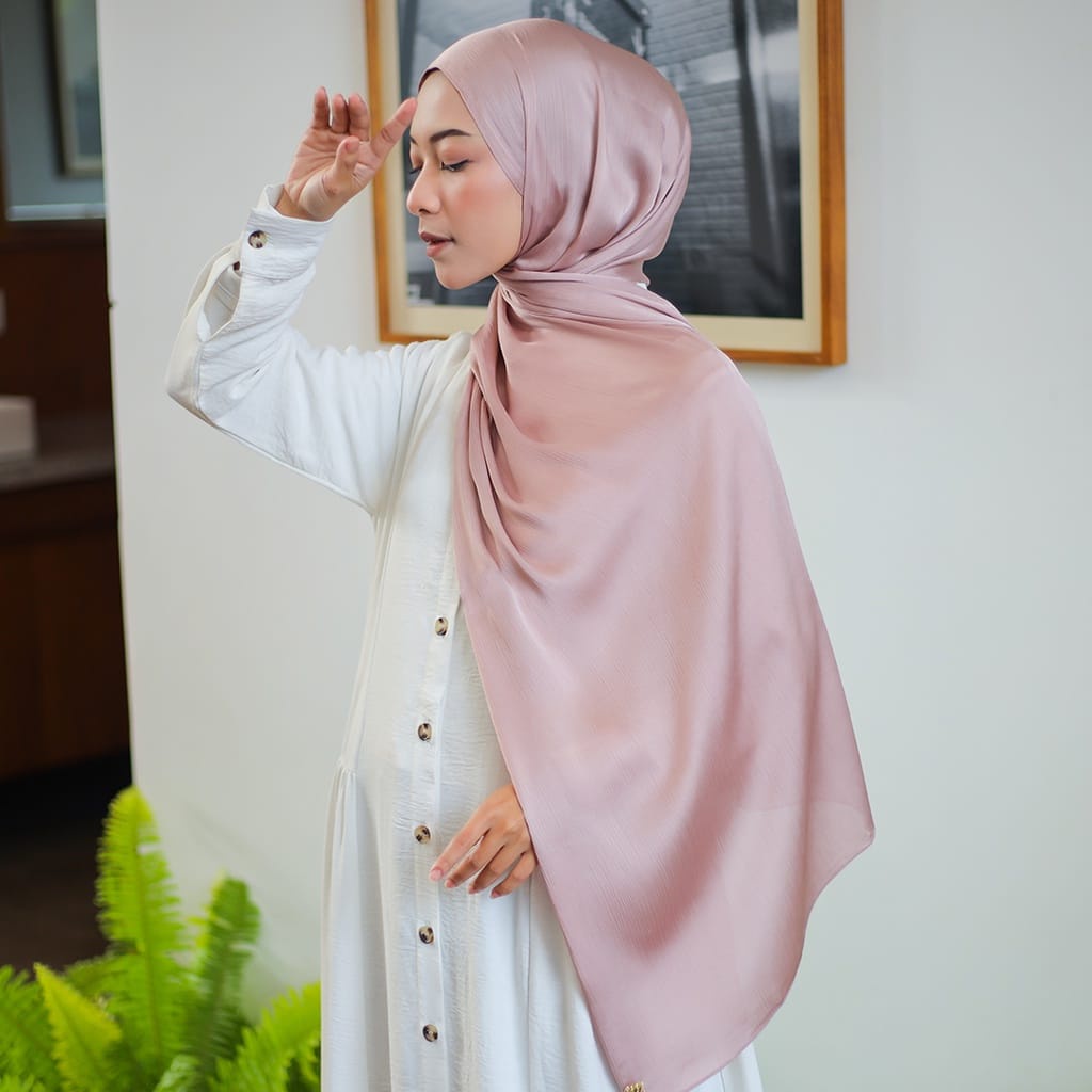 Kerudung Pashmina Cradenza by Umama Hijab Pashmina Silk Glowsy Nayla Hija'b