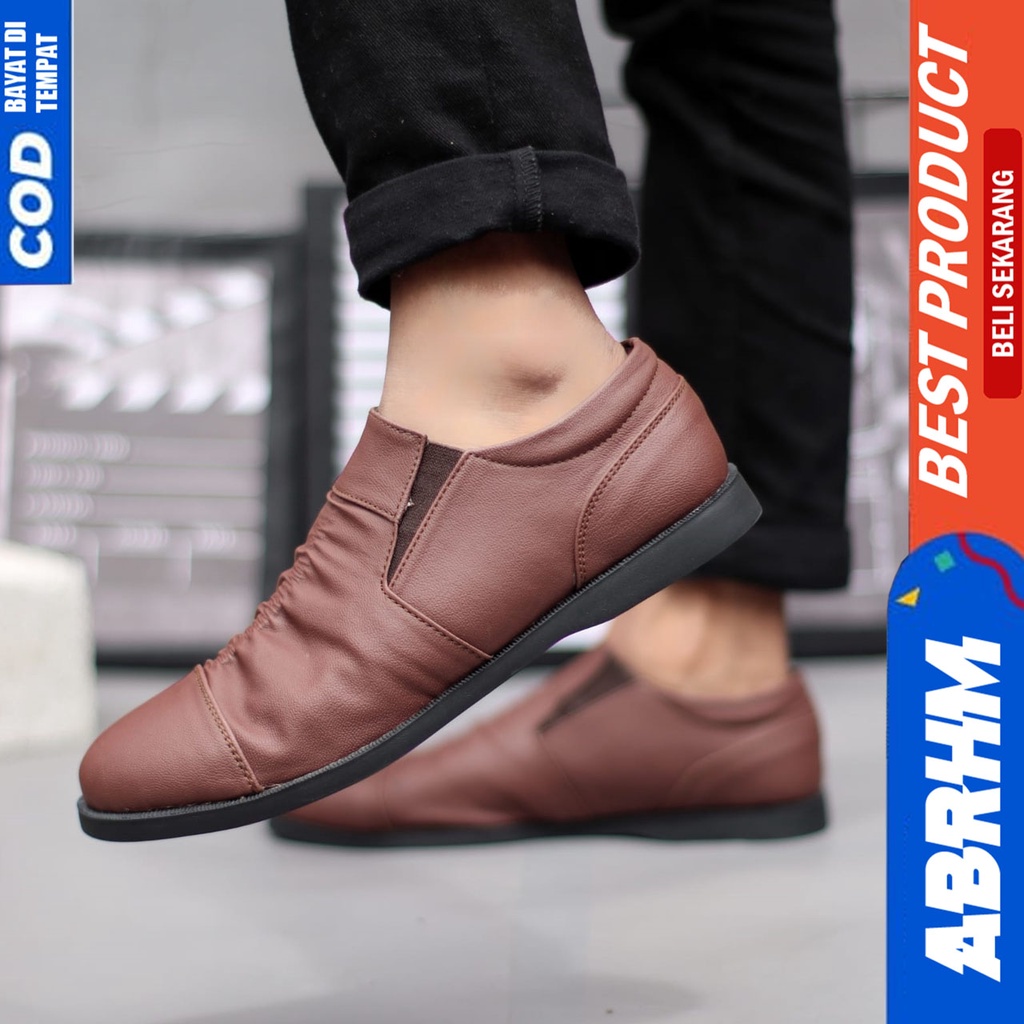 Sepatu Slip on Pria Santai Casual Formal Kulit Syntetic Kerja Kantor Kuliah Kondangan Hitam Keren Terbaru