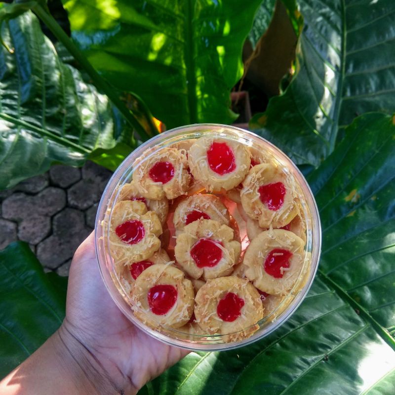 

Kue kering thumbprint cheese strawberry snack camilan toples hampers parcel 2023