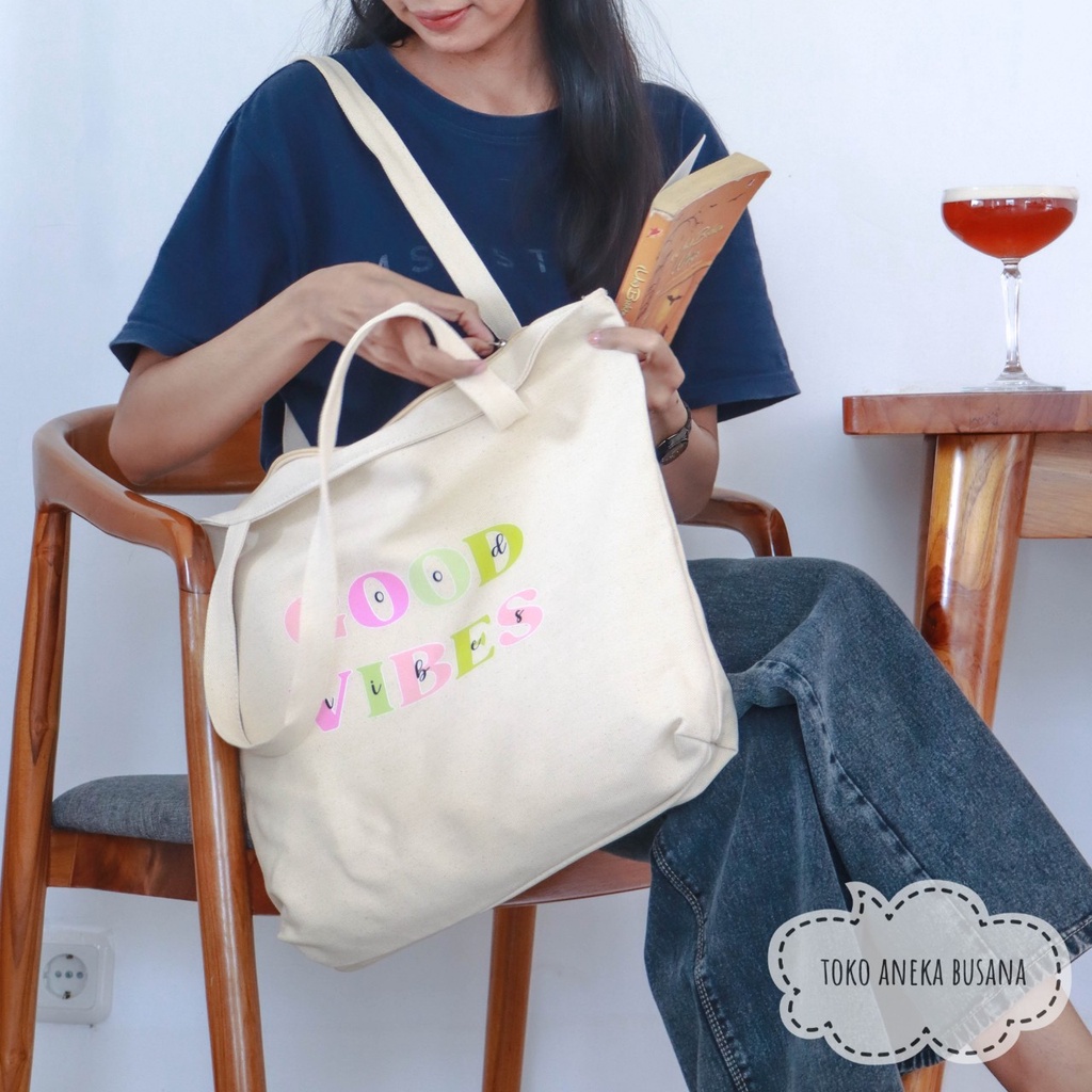 Tote Bag Wanita Kanvas Aesthetic Bahan Premium / Tas Totebag Kuliah Penutup Resleting MTFGV