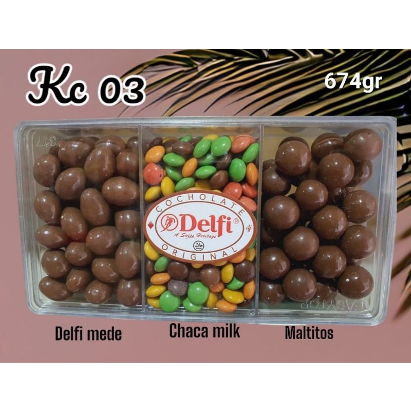 

Hampers Cokelat Delfi Toples Sekat 3 berat 674 gram