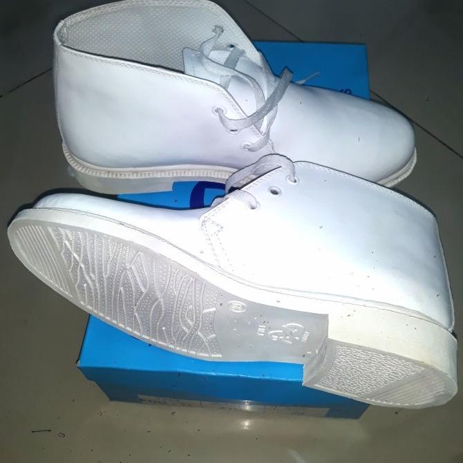 sepatu PDH putih