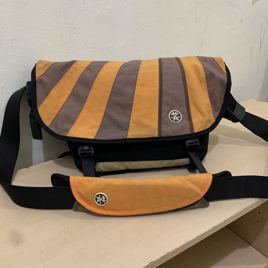 Crumpler the barney rustle 851