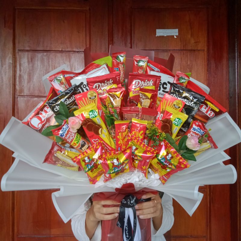 

Buket Snack/Kado Wisuda/Kado Ulang Tahun/Kado Anniversary/Bruno Purworejo