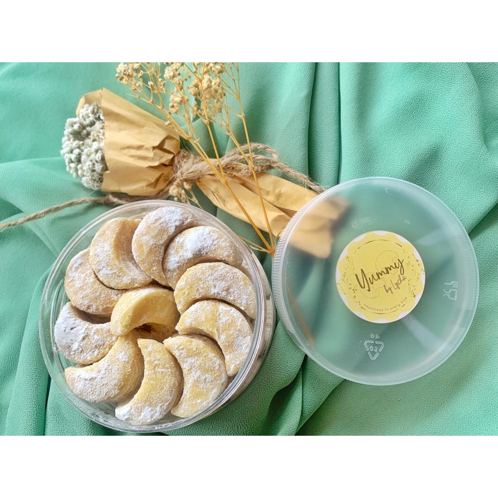 

Hampers Lebaran Kue Kering (dengan box, tanpa hijab) - Eid Hampers - Hantaran