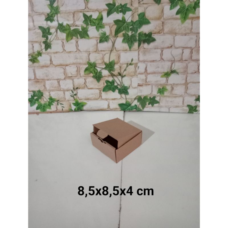 

kardus Uk. 8,5x8,5x4 cm..............Kardus karton box Pizza