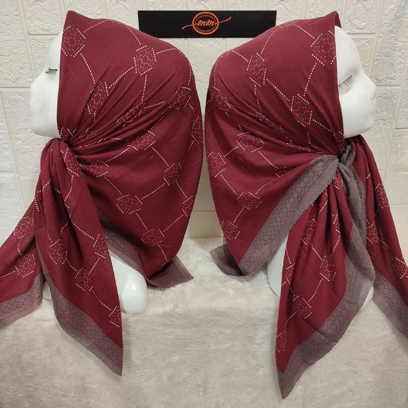 HIJAB SEGIEMPAT VOAL MOTIF LUNN MAROON