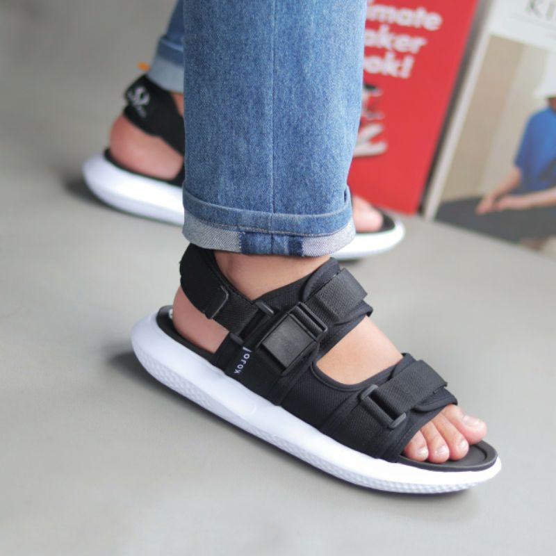 AKIRA Sandal Pria Casual Kekinian Sepatu Sandal Outdoor Traveling