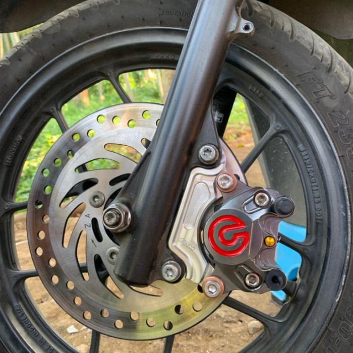 Braket Kaliper Vario Beat Scoopy 2P Brembo Disc 220 #Original