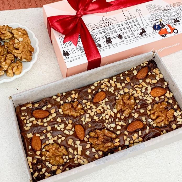

☑ Fudgy Brownies Jingga Patisserie / Hampers valentine Brownies / valentine gift/ kado valentine ✥
