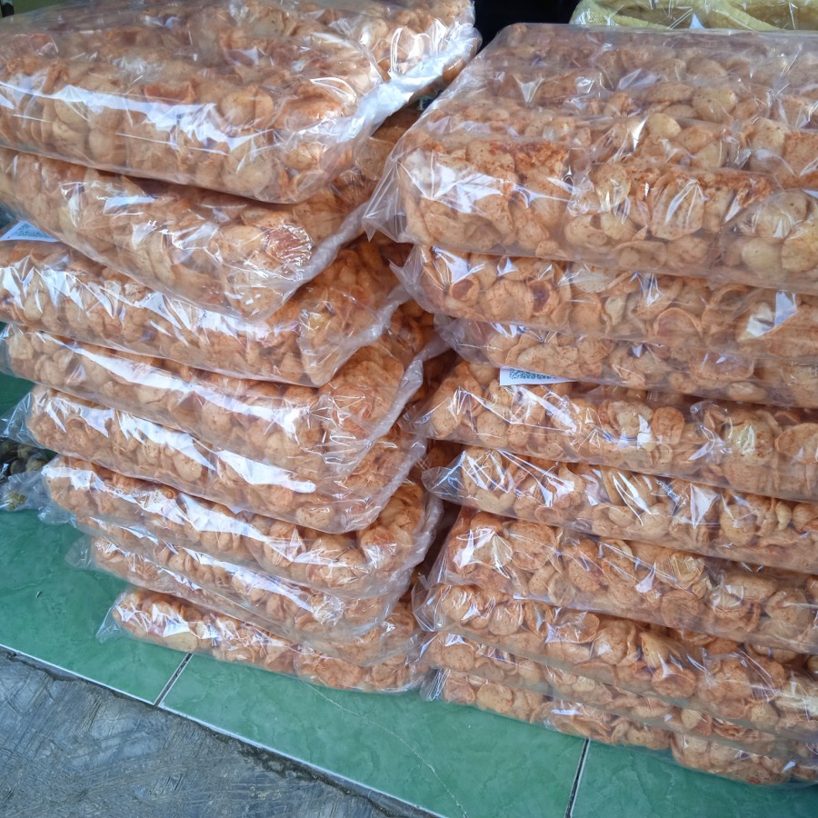 

kerupuk gurih pedas per pack isi 20bks / snack / home induatri