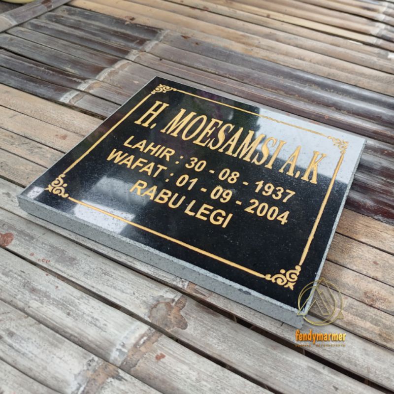 Nisan lembaran prasasti ukir grafir nama batu granit hitam 20x22