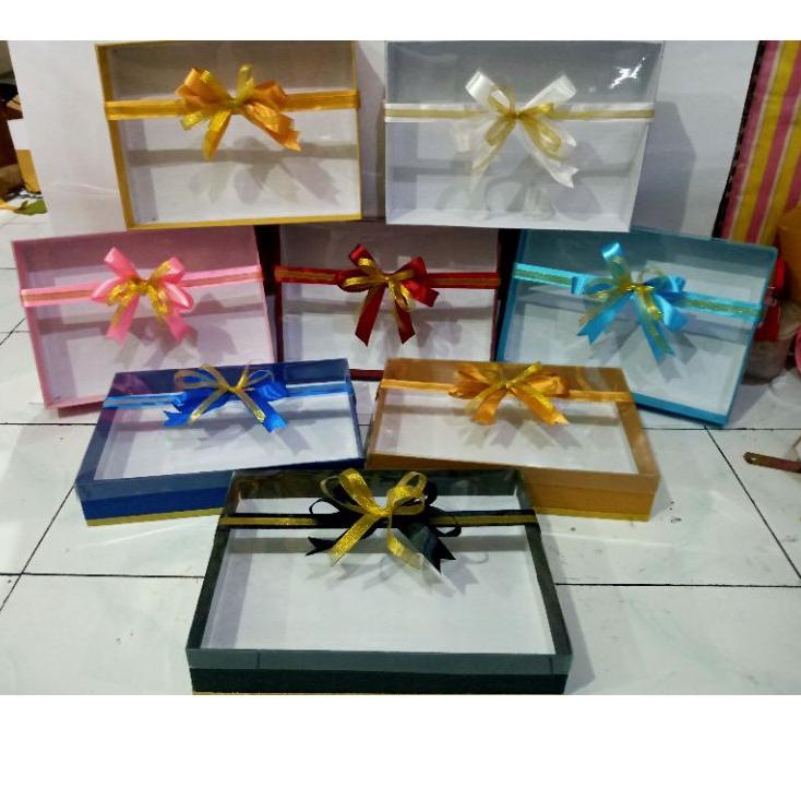 

Paket Meriah box/kotak hantaran untuk kue/jajanan ukuran 30*20*7 dg hiasan pita satin