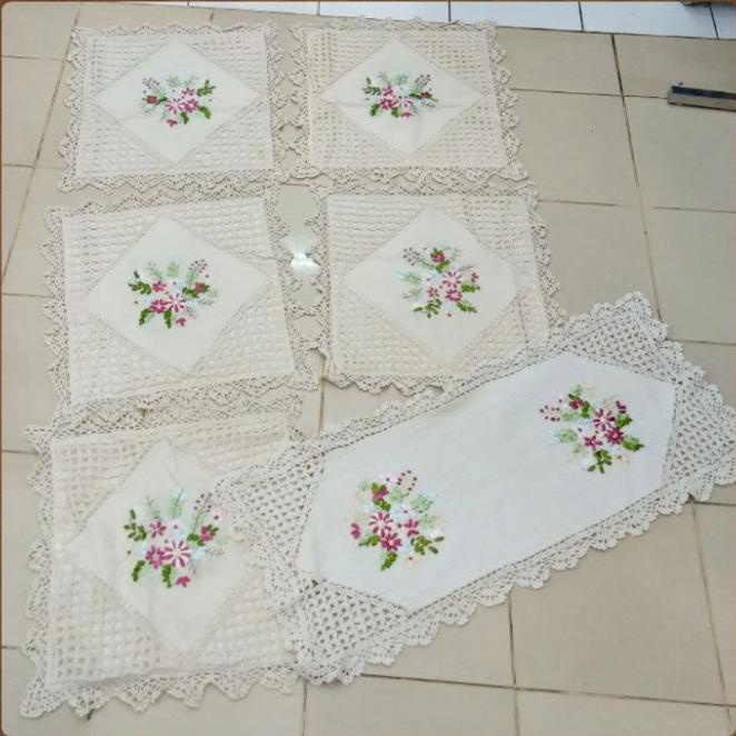 Sarung Bantal Sofa 40X40 Renda Rajut Sulam Pita