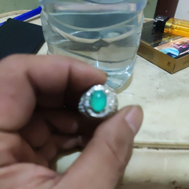 bacan palamea giwang kristal