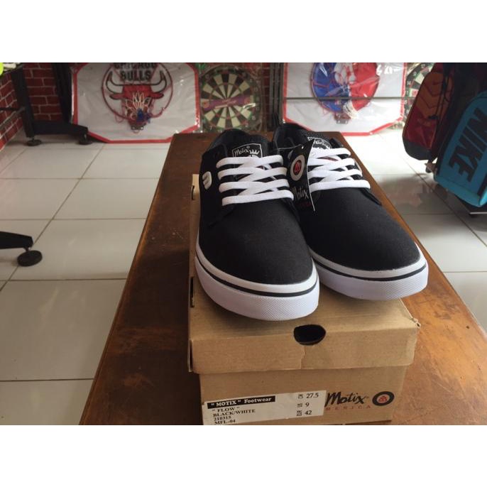 Sepatu Motix Footwear Black