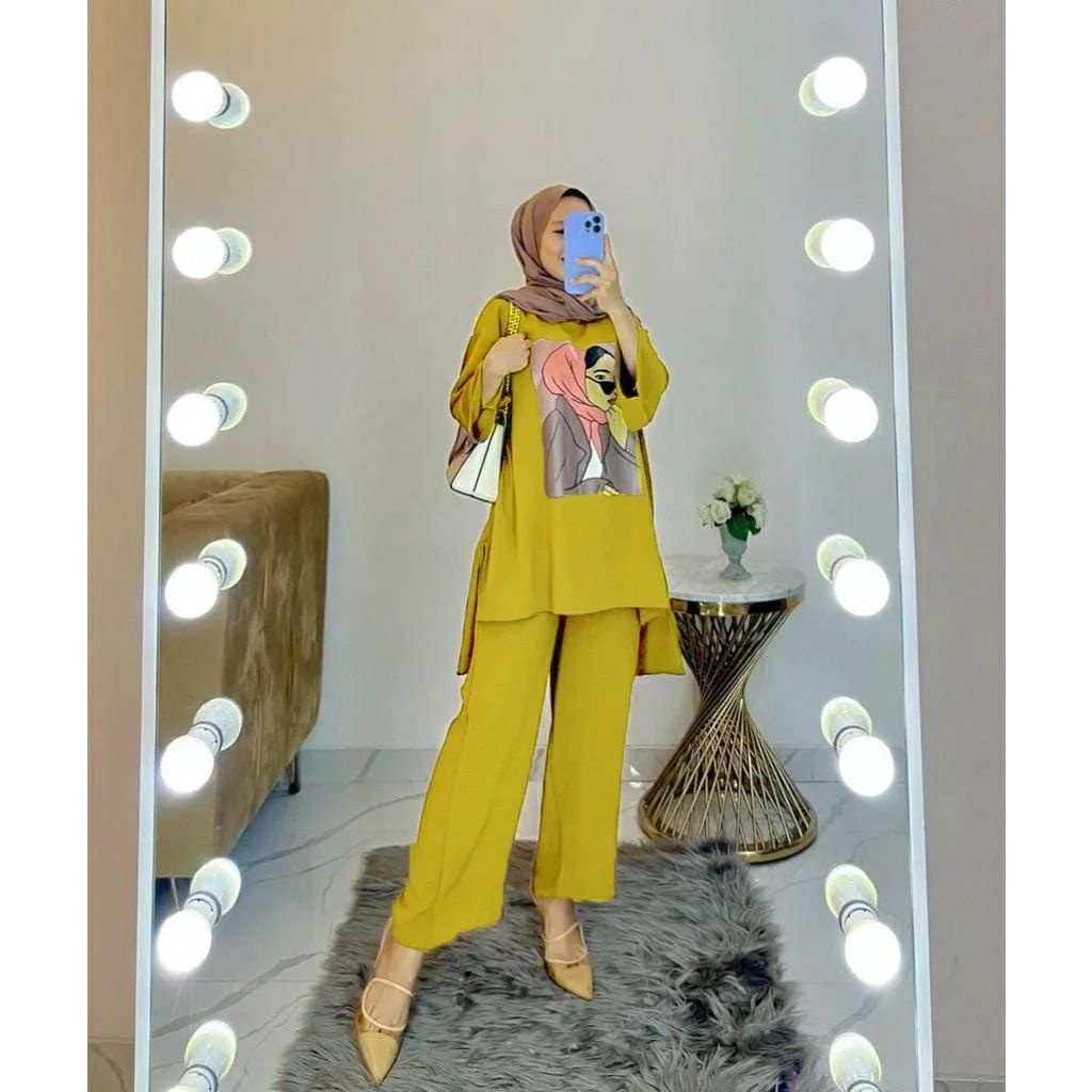 SETELAN WANITA KEKINIAN SORAYA SET BAHAN CRINKLE AIRFLOW MOTIF POLOS APLIKASI SABLON ( DAPAT BAJU + CELANA ) UKURAN M L XL PANJANG  BAJU 65 - 75 CM ONE SET WANITA KOREAN STYLE MUSLIM SETELAN WANITA TERBARU 2023 LEBARAN WANITA SET BAJU MUSLIM WANITA