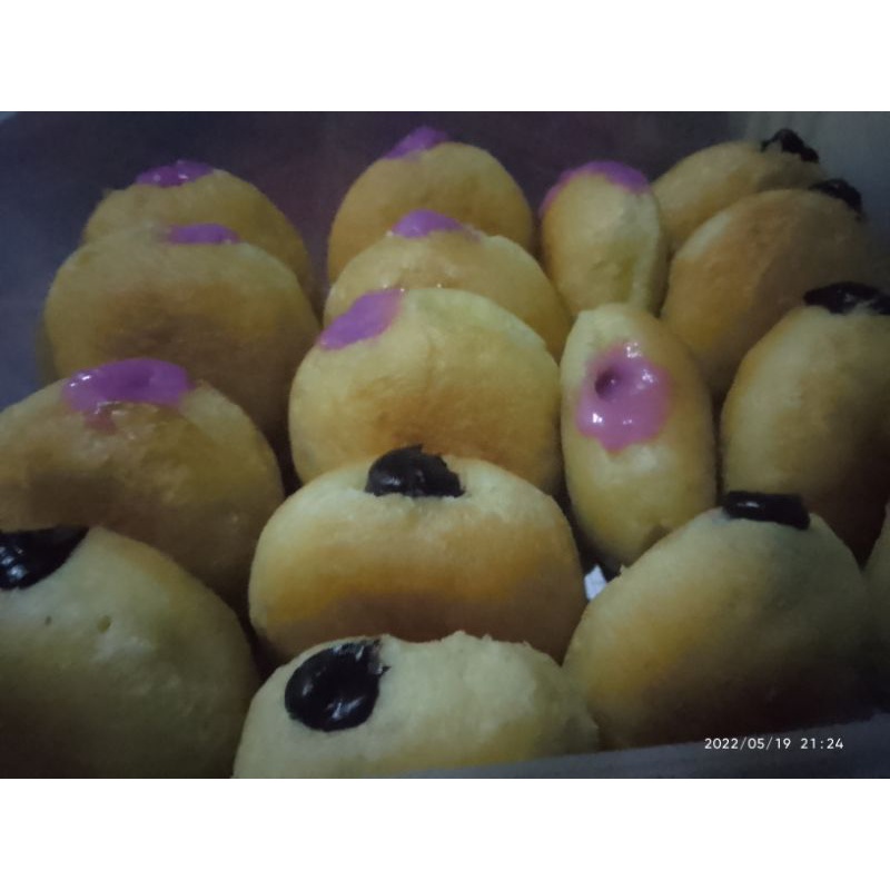 

Donat donut bomboloni enak lembut-home made-buatan rumahan-isi selai tabur gula halus murah-frozen- ecer dan grosir